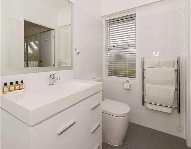 Ngongotaha Lakeside Couette-café 4*