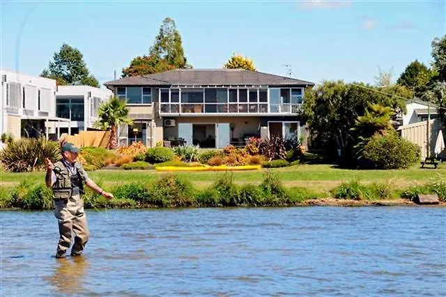 Couette-café Ngongotaha Lakeside 4*